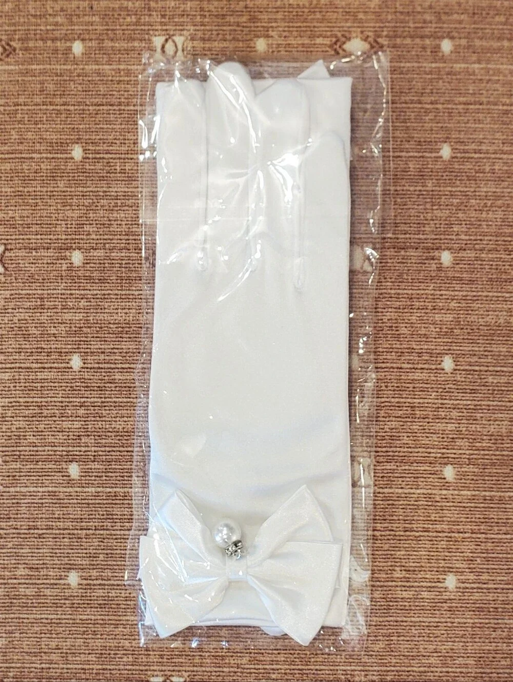 Wrist Length Bow & Pearl Bridal Gloves